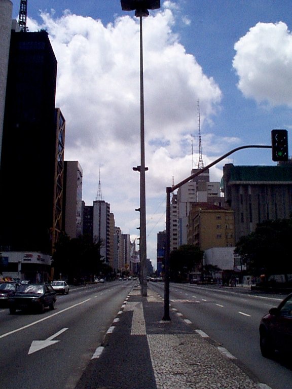P000228